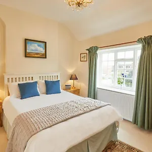  Holiday home Host & - Robin 8 Willowgate United Kingdom