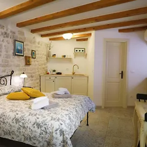 https://rovinj-centar-old-town-no1.in-istria.net